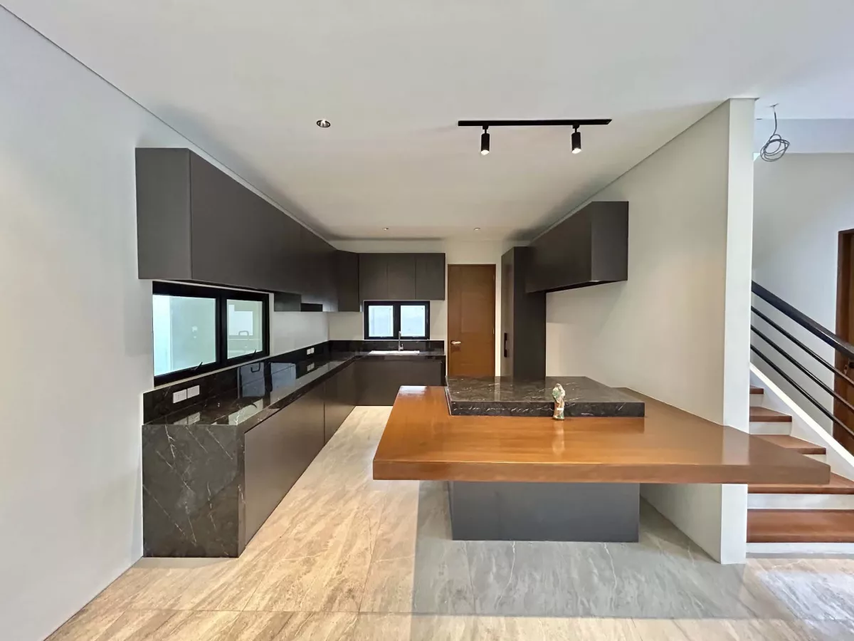 Brand-New 5-BR House for Sale | BF Homes — House and Lot in Las Piñas City, Metro Manila, 1742 — Photo 3