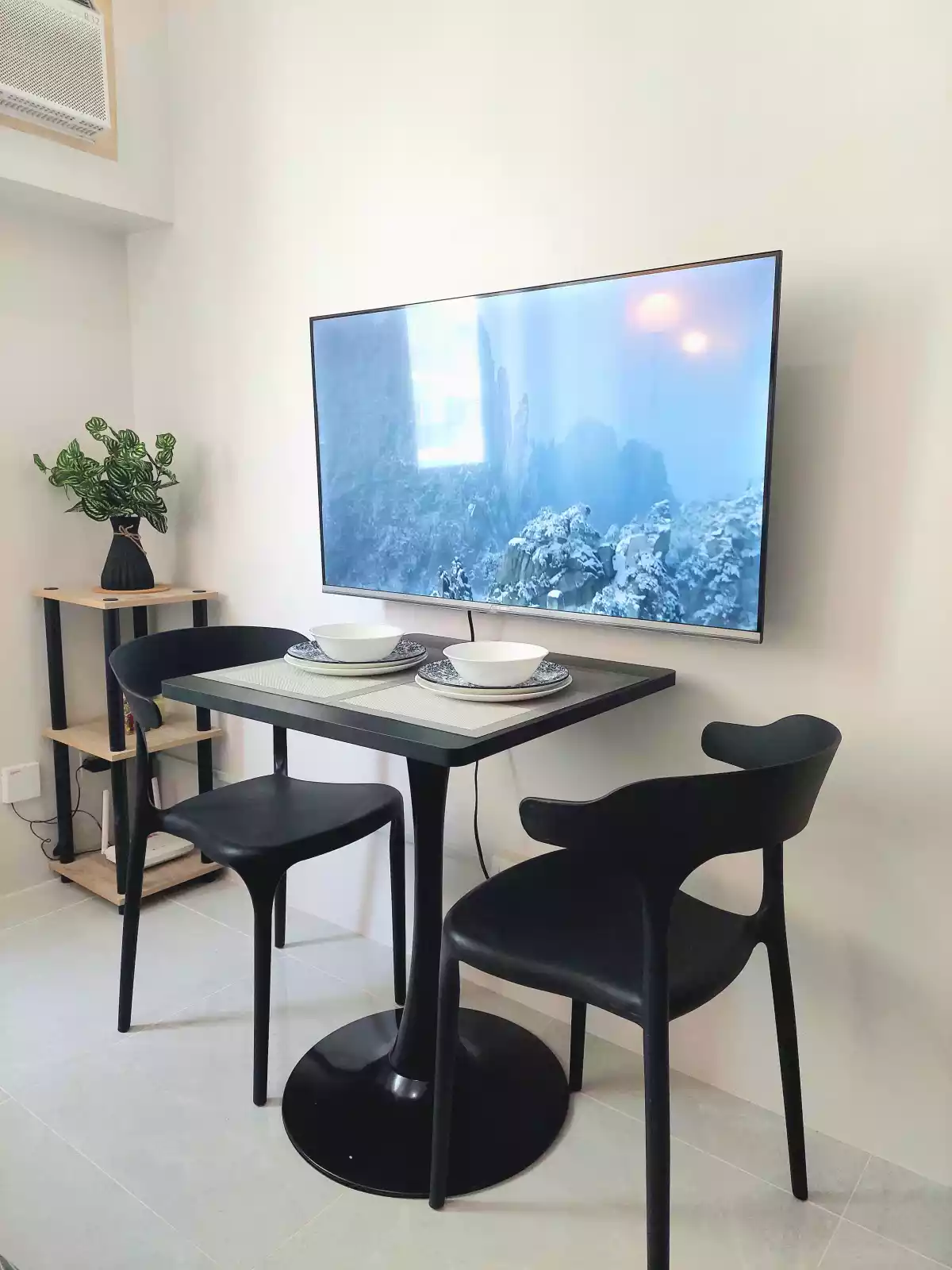 Cozy & Stylish Fully Furnished Studio with Smart TV & 100mbps Wi-Fi Ready — Studio in Alang-alang, Mandaue City, Cebu — Photo 3