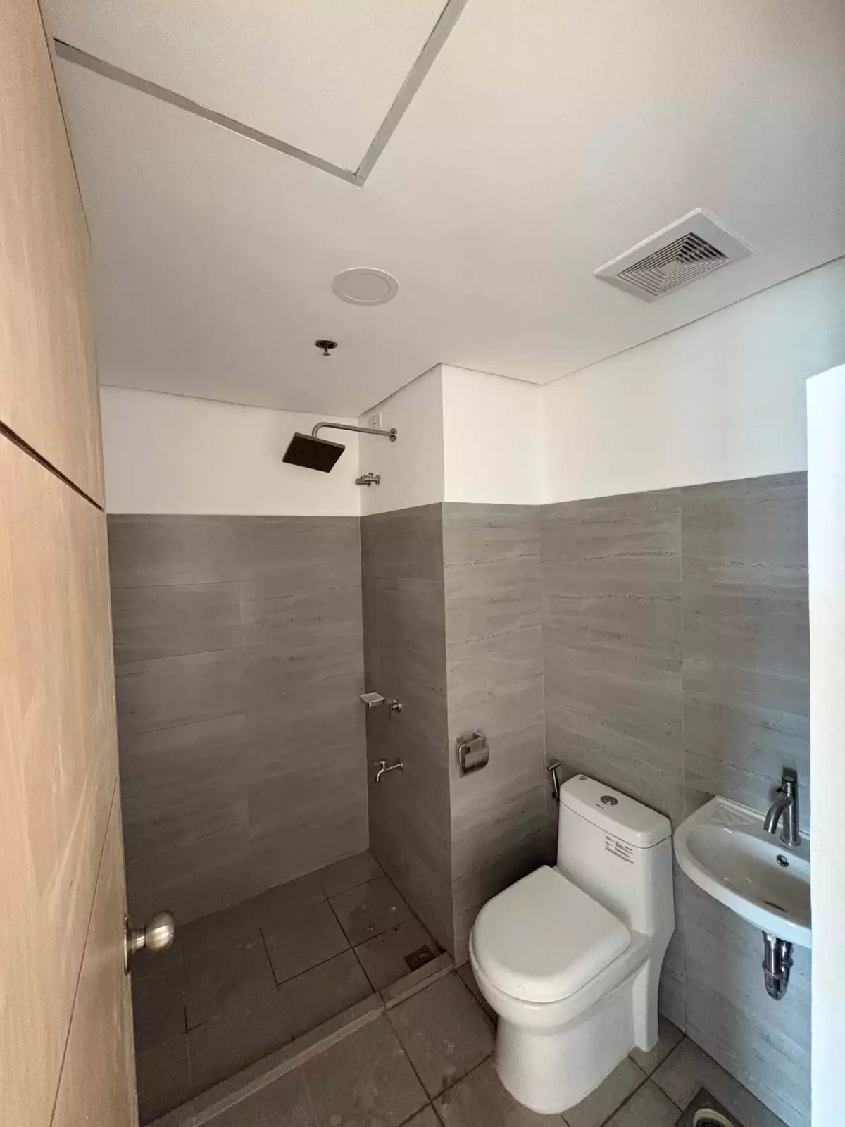 For Assume: Studio Condo in Vertex Central, near Cebu Ayala Business and Cebu IT Park Cebu City — 22.4 sqm — Studio in Luz, Cebu City, Cebu — Photo 2