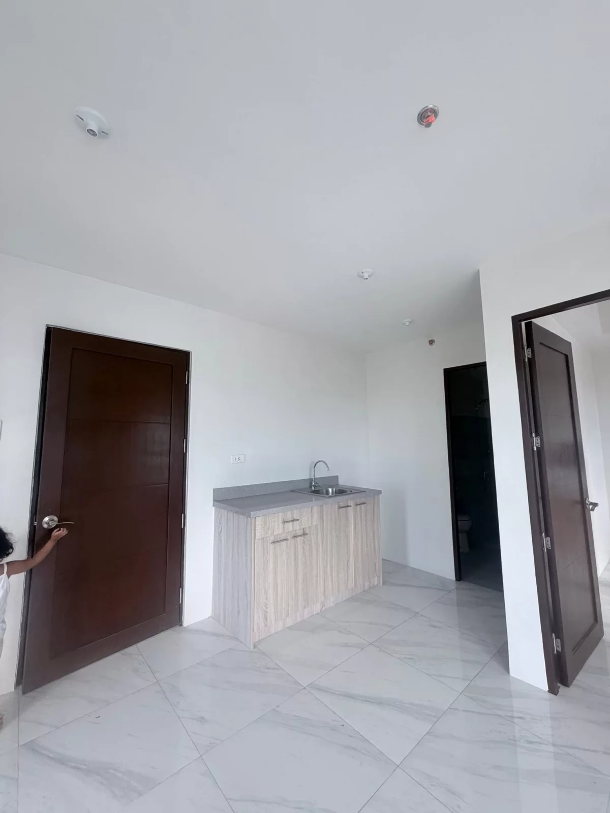 SACRIFICE SALE – Brand New 1BR Corner Unit with Balcony — 1 Bedroom in Guadalupe, Cebu City, Cebu — Photo 4