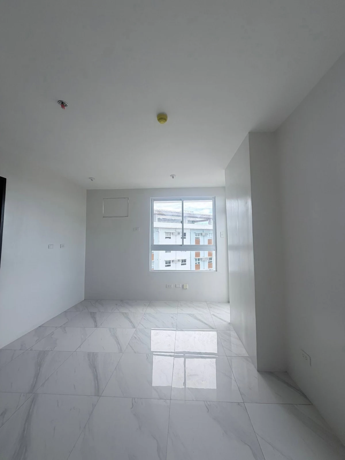 SACRIFICE SALE – Brand New 1BR Corner Unit with Balcony — 1 Bedroom in Guadalupe, Cebu City, Cebu — Photo 5