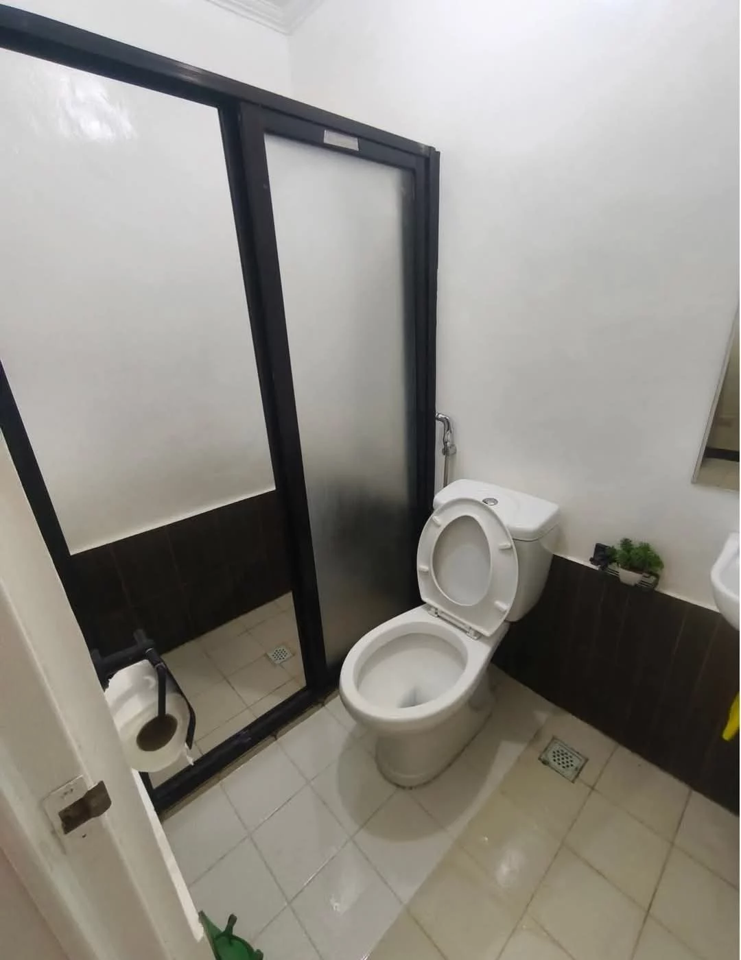 Open photo 16 of 16 — FOR RENT TOWNHOUSE WITH 2 BR IN PORTVILLE MACTAN