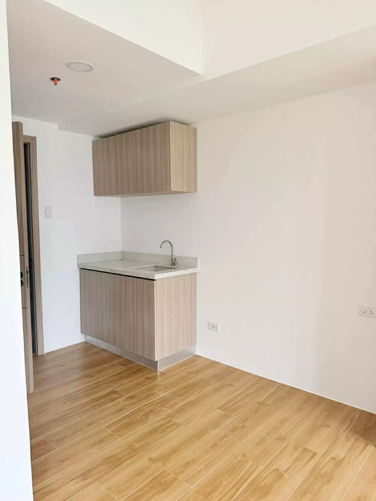 VERTEX CENTRAL STUDIO UNIT FOR ASSUME — Studio in Luz, Cebu City, Cebu — Photo 3