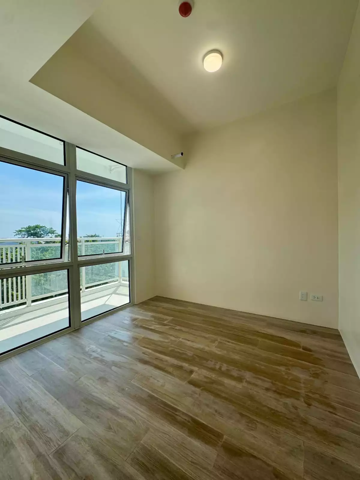 For Assume: 1BR Condo in Costa Mira Beachtown Mactan in Subabasbas, Lapu-lapu City — 40.5 sqm — 1 Bedroom in Subabasbas, Lapu-lapu City, Cebu — Photo 5