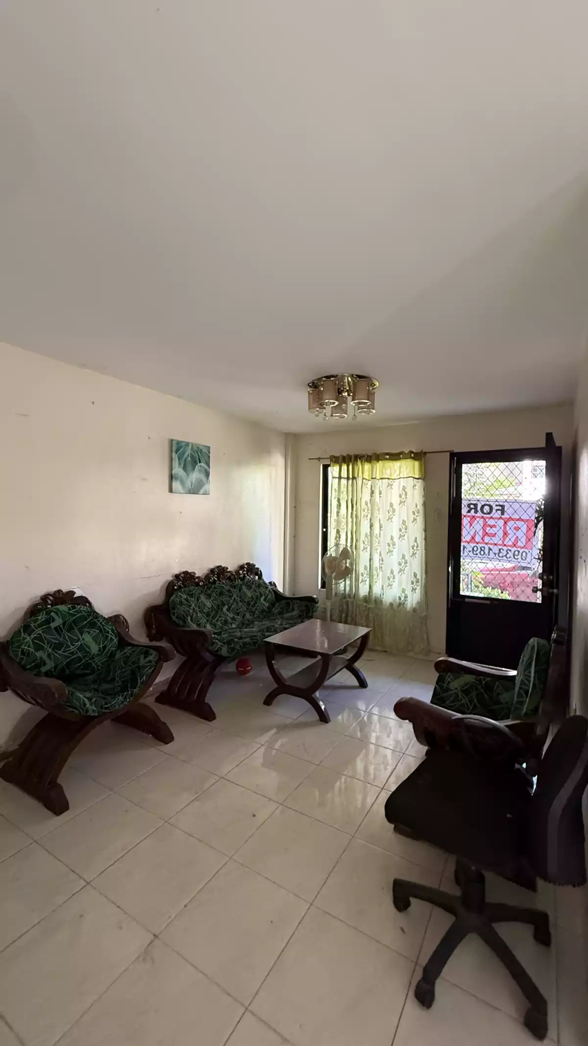 Rush Sale: HOUSE and LOT in Minglanilla Cebu — Townhouse in Calajo-an, Minglanilla, Cebu — Photo 3