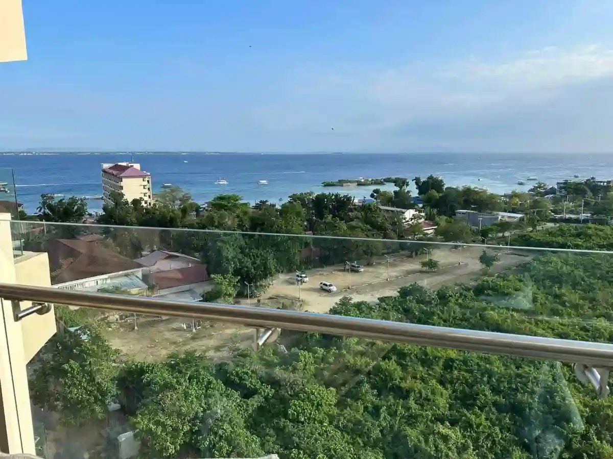For Rent: 1BR Condo with Balcony in Maribago, Lapu-lapu City — Tambuli Seaside Living Resort — 1 Bedroom in Maribago, Mactan Island, Lapu-lapu — Photo 7