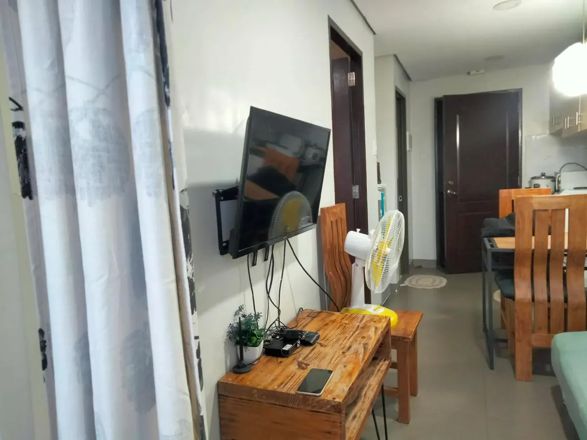 Open photo 10 of 37 — For Sale: Central Apartment 1BR w/ balcony Condo in Trancoville, Baguio City — Fully Furnished