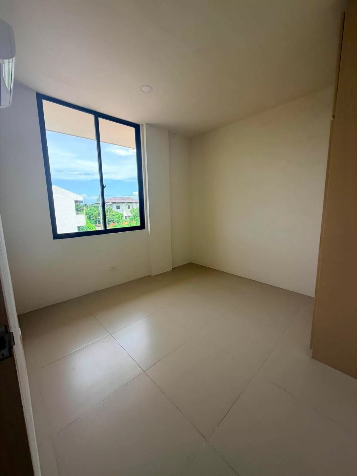 Open photo 21 of 30 — Rush Sale | Brand New Fully Furnished Single-Detached House with Swimming Pool in Cordova, Cebu