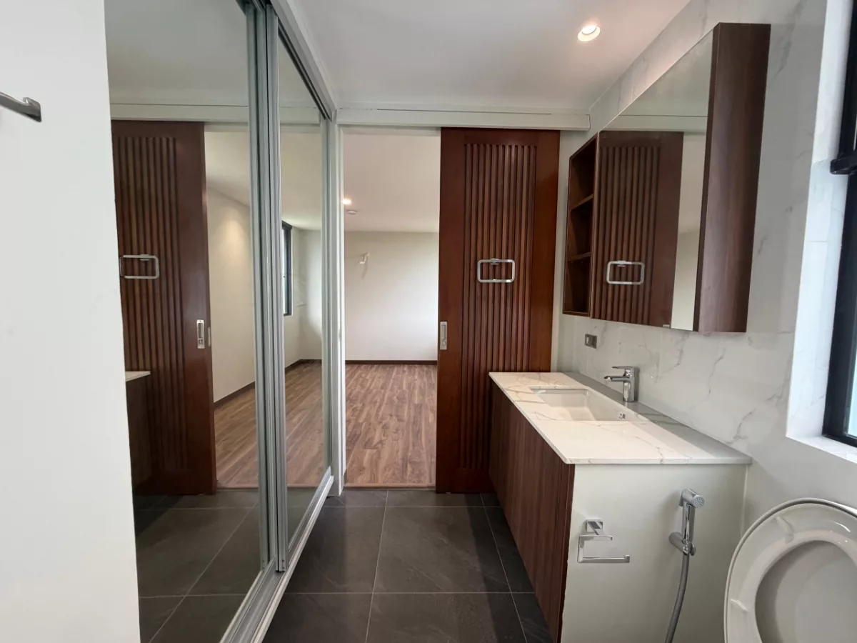 Open photo 24 of 28 — 5 BR House and lot for Sale at Mckinley Hill Village,Taguig  with 545sqm
