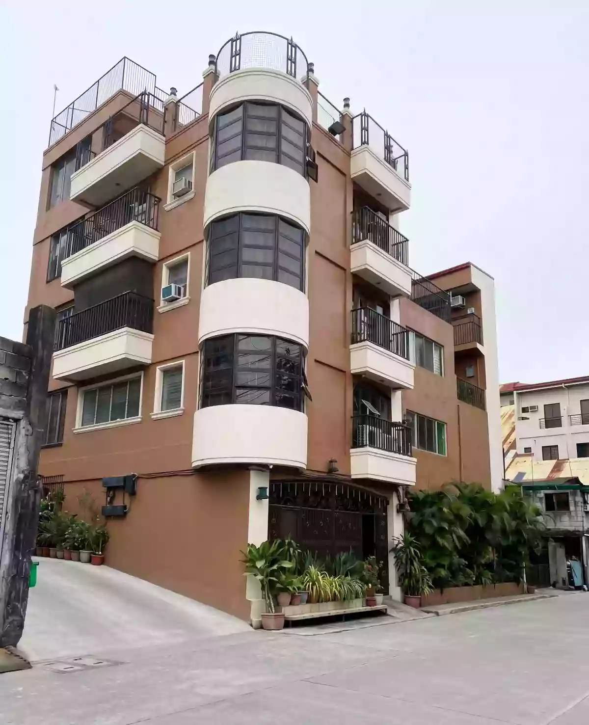 920 sqm Commercial Building for Sale in Valenzuela, Makati City