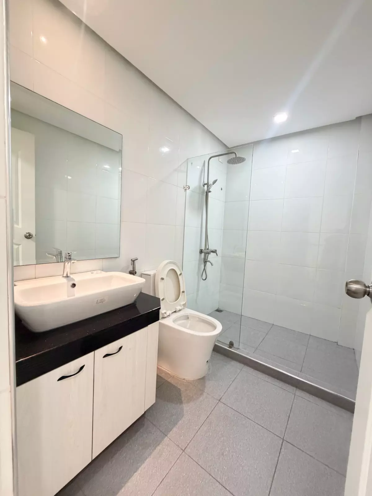Open photo 18 of 30 — For Sale: 4BR House and Lot in Better Living, Paranaque City