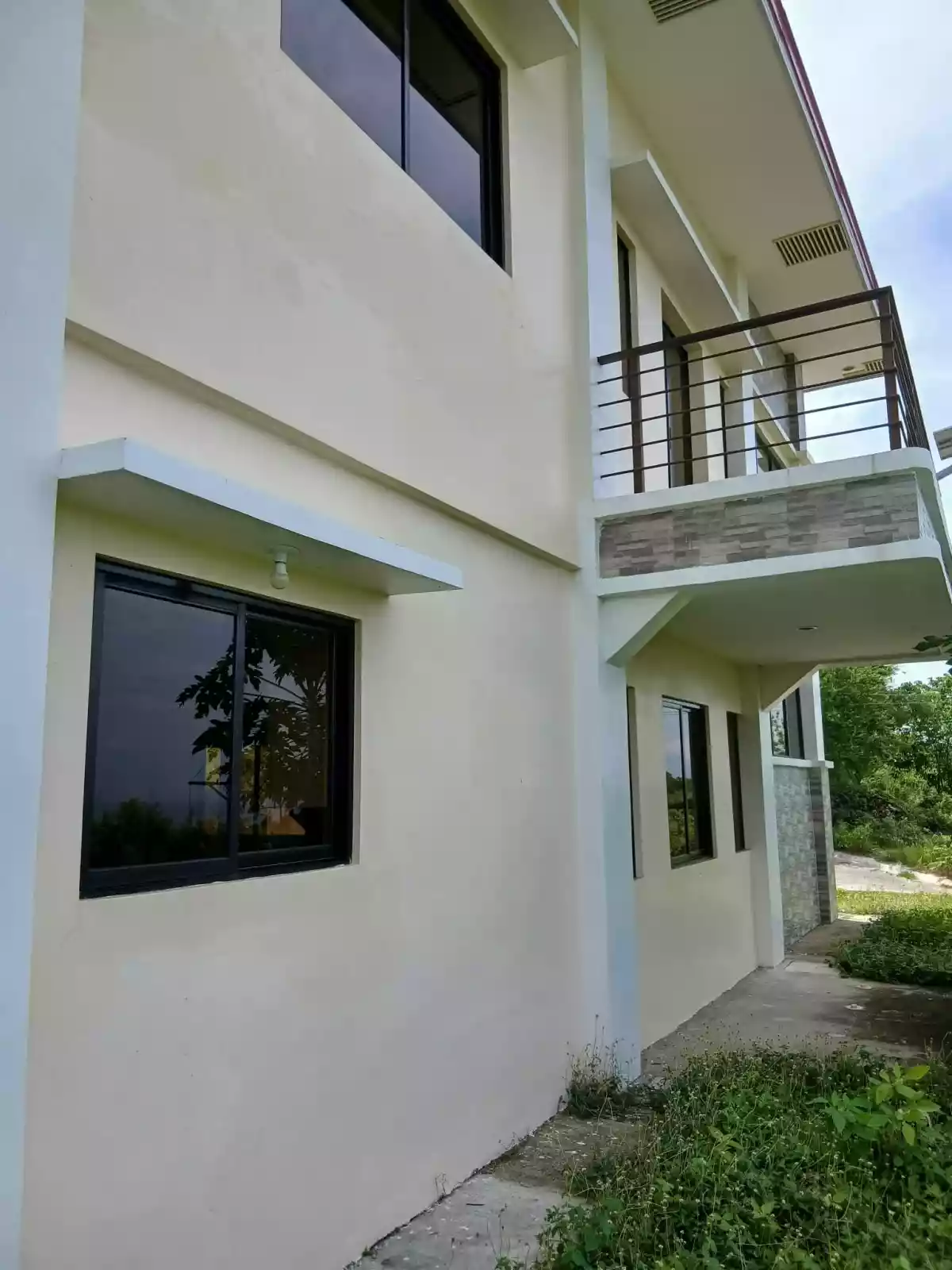 House and Lot for Sale in Minglanilla inside Subdivision with Sea & Mountain Views — House and Lot in Minglanilla, Cebu, 6046 — Photo 2
