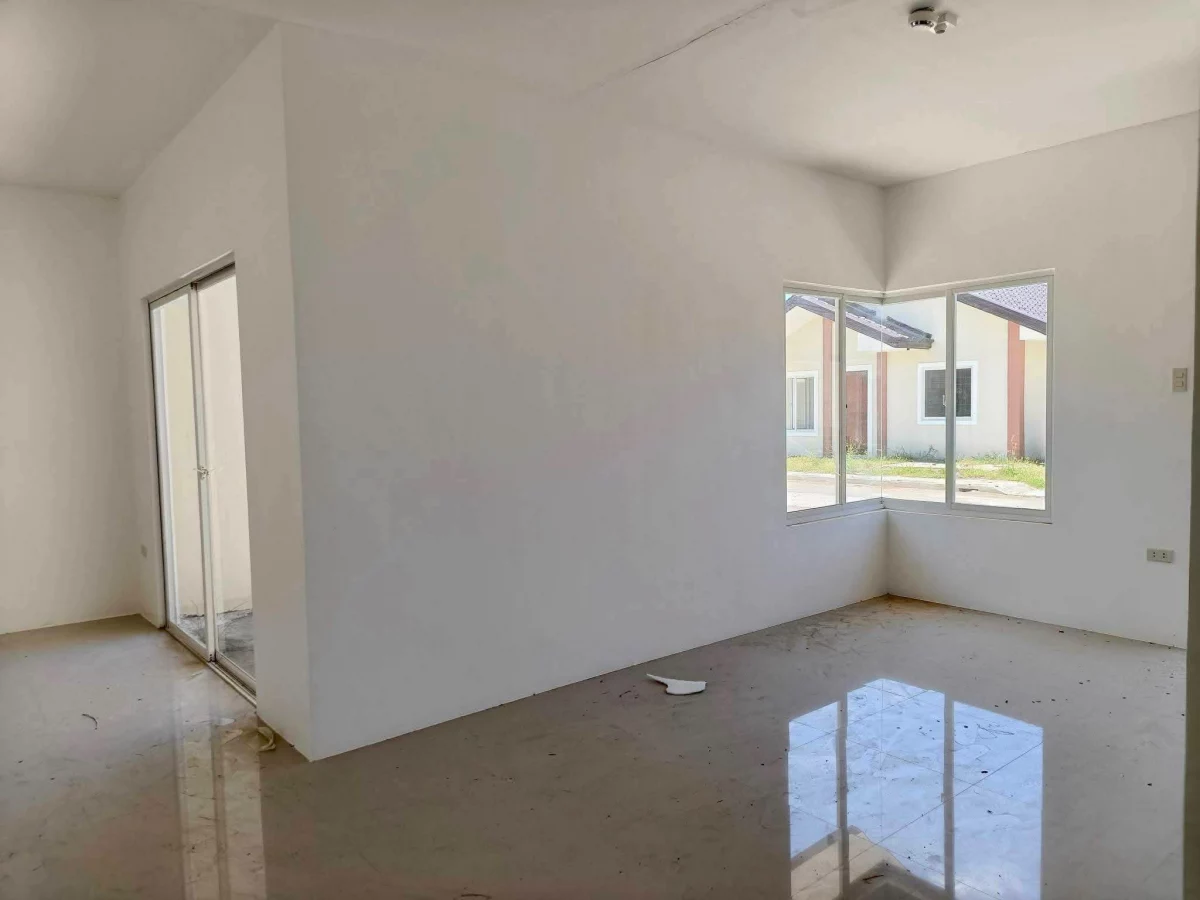 Open photo 11 of 15 — PASALO! 3BR House and Lot Near Entrance in Lagao, General Santos City — 126 sqm