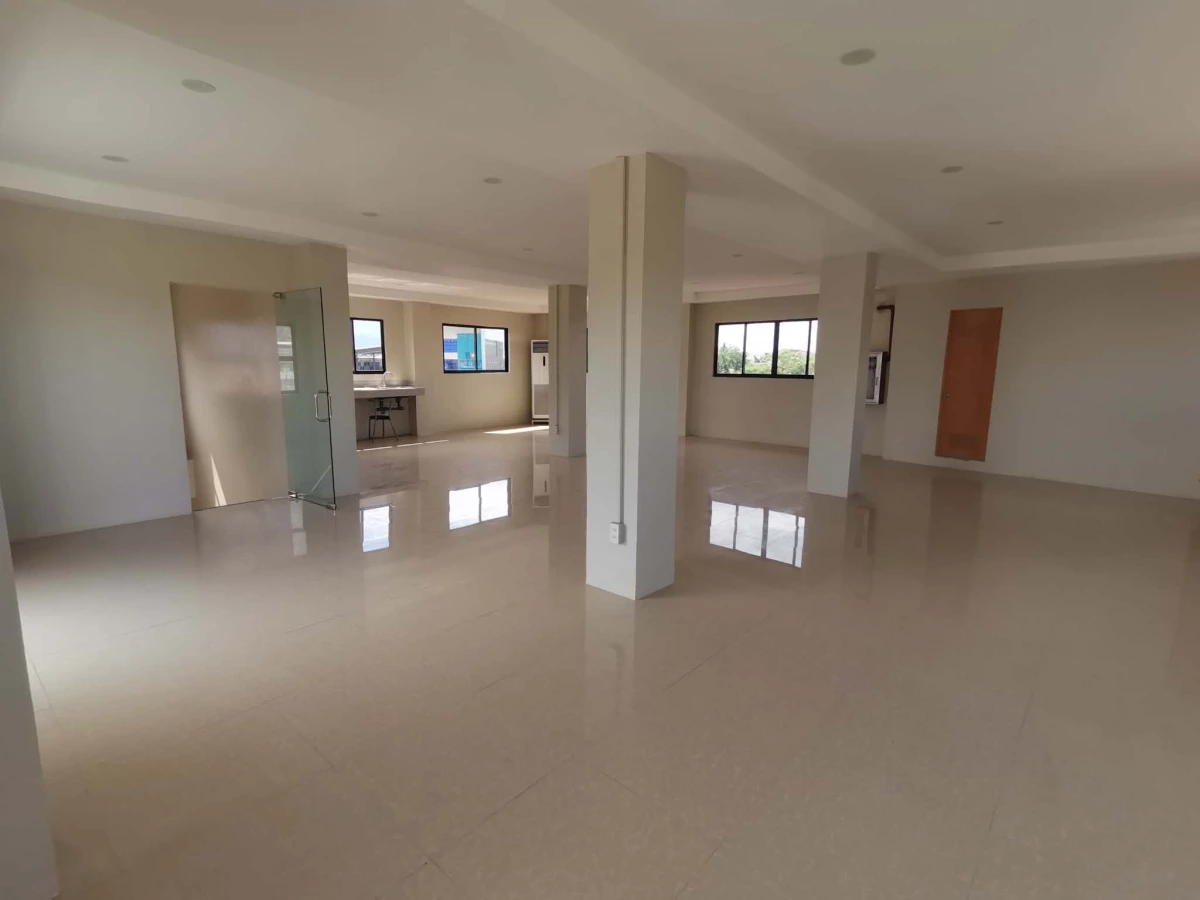 FOR SALE INCOME GENERATING COMMERCIAL BUILDING IN BANILAD, MANDAUE CITY — Building in Mandaue City, Cebu, 6014 — Photo 4