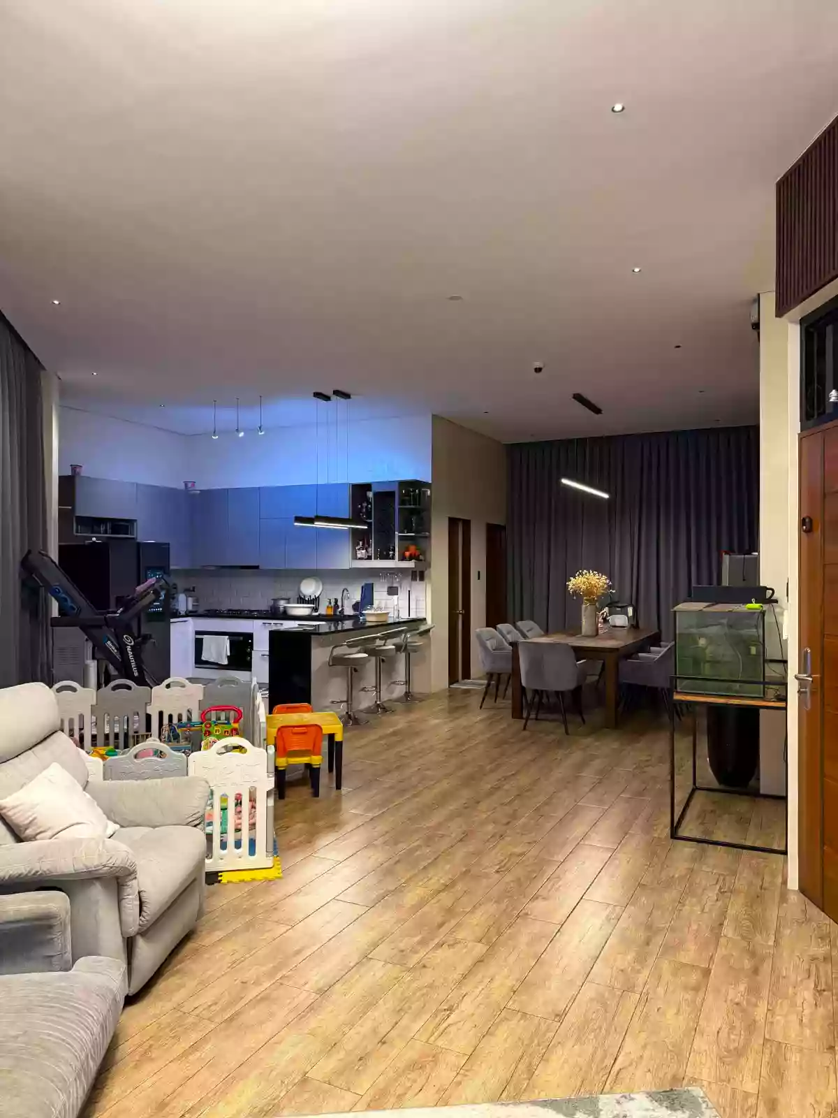 Open photo 11 of 19 — For Sale 5BR House and Lot in Marigondon, Lapu-lapu City — 300 sqm