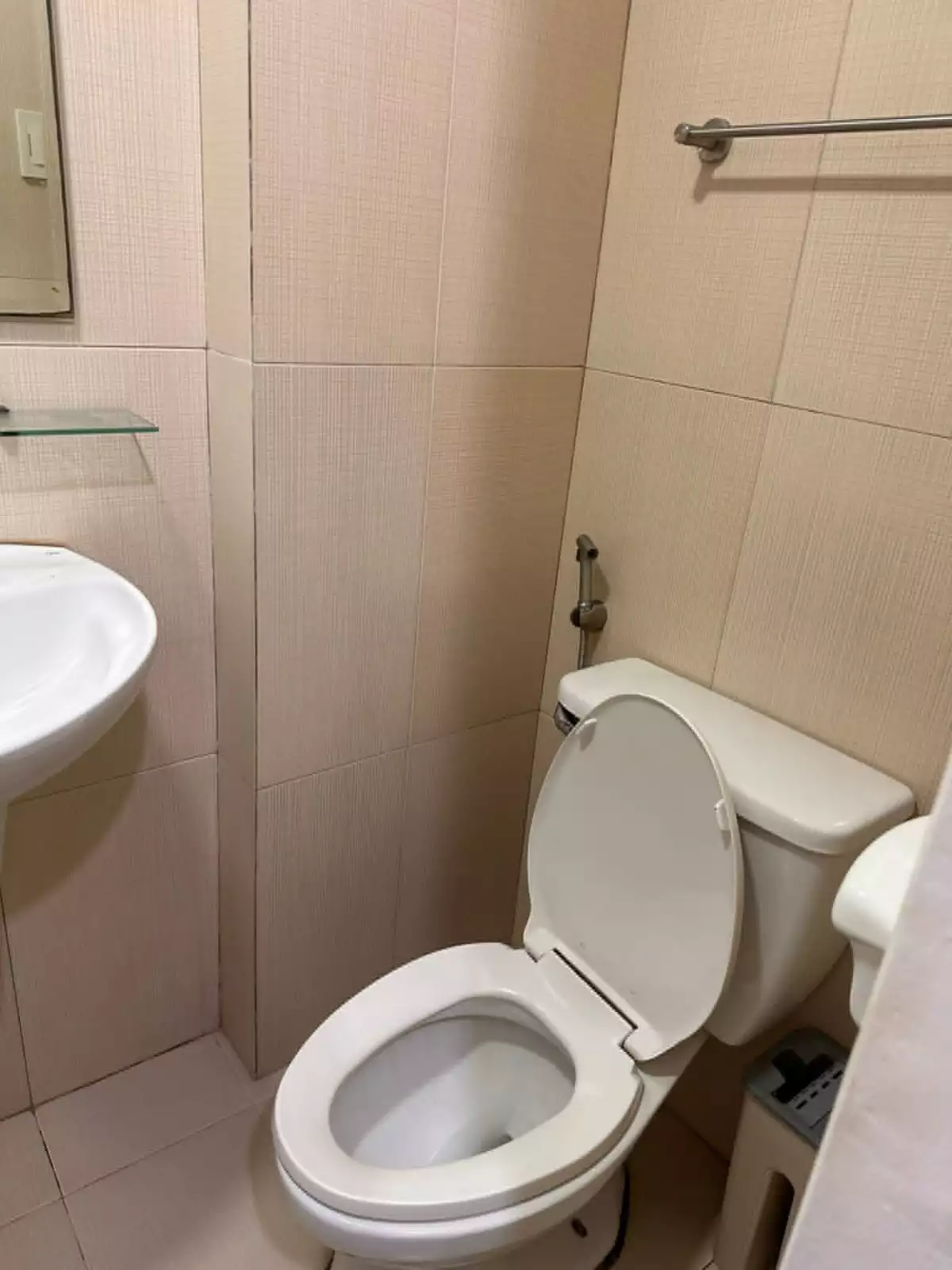 Open photo 12 of 12 — 1BR with Balcony Semi-Furnished Paranaque