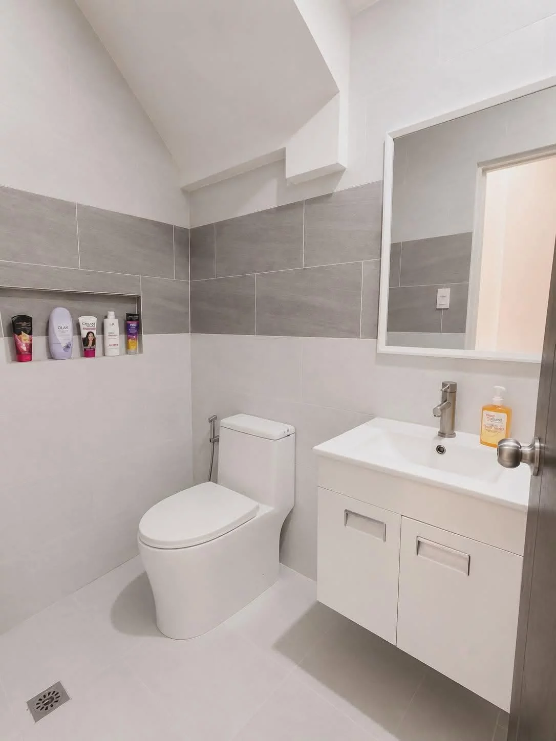 Open photo 17 of 22 — 3BR Pre-Owned 2-Storey End Unit Townhouse for Sale near Visayas Ave., Brgy. Culiat, Quezon City