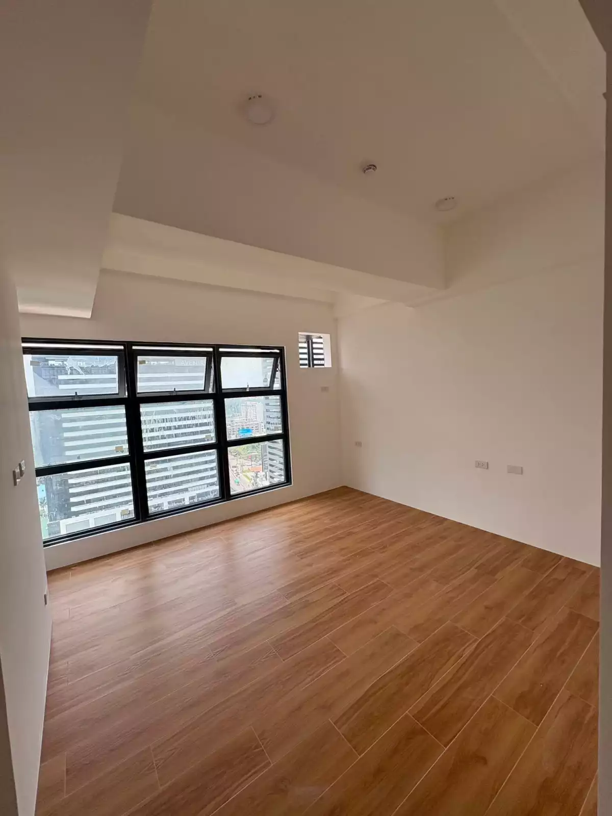 For Assume: Studio Condo in Vertex Central, near Cebu Ayala Business and Cebu IT Park Cebu City — 22.4 sqm