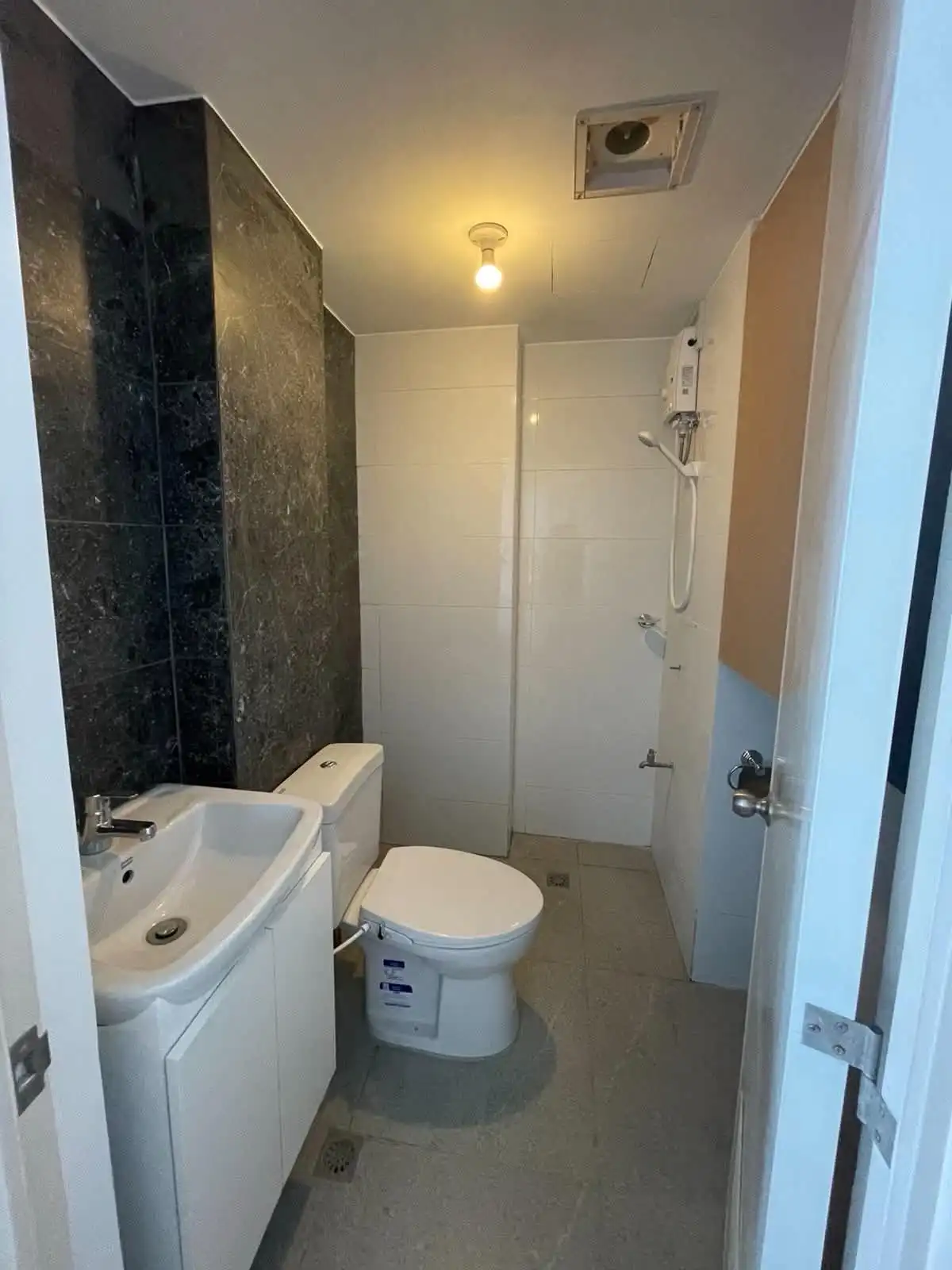 One Bedroom with Parking For Sale in Walking Distance to Maayo Hospital — 1 Bedroom in Mandaue City, Cebu, 6014 — Photo 5