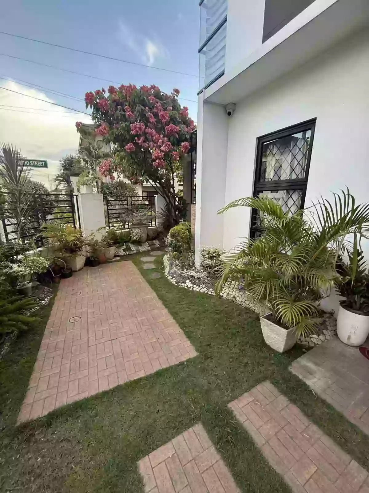 Single detached house in gated subdivision — House and Lot in Minglanilla, Cebu, 6046 — Photo 2