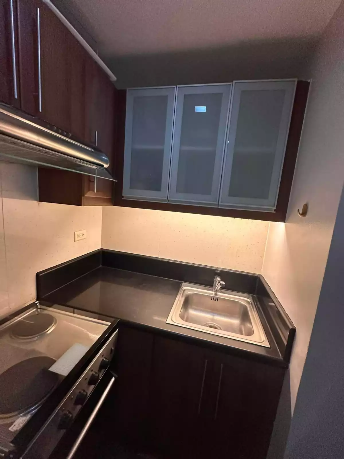 Open photo 19 of 28 — For Lease: 1BR Corner Unit with Balcony in Makati CBD Fully Furnished