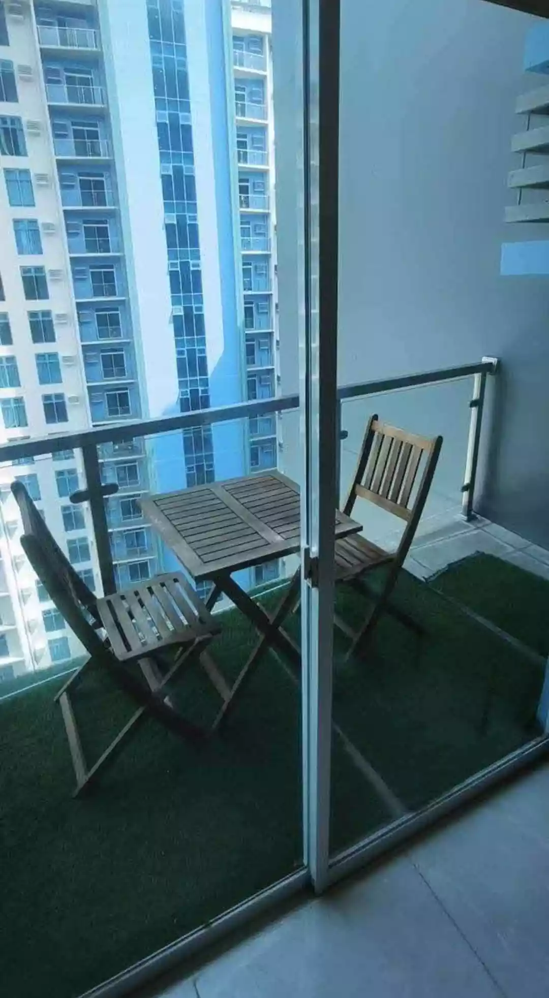 STUDIO UNIT WITH BALCONY FOR RENT IN MIVELA GARDEN RESIDENCES — Studio in Apas, Cebu City, Cebu — Photo 4