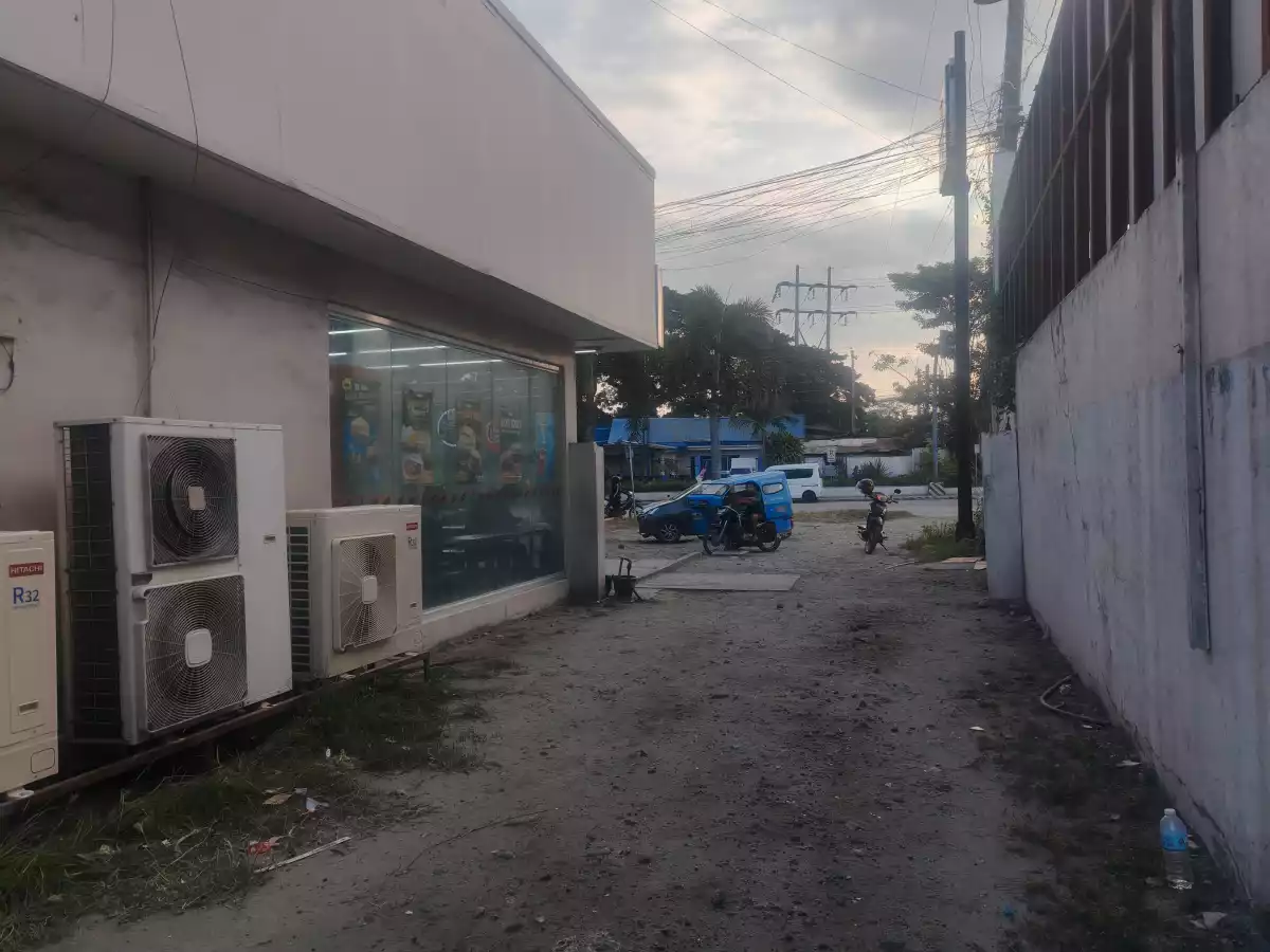 Commercial Building with passive income — Building in Labangal, General Santos City, South Cotabato — Photo 4