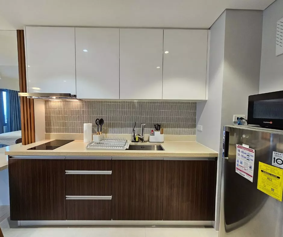 For Rent: Studio Condo with Balcony in Tambuli Seaside Living, Lapu-Lapu City — 30 sqm — Studio in Maribago, Mactan Island, Lapu-lapu — Photo 2