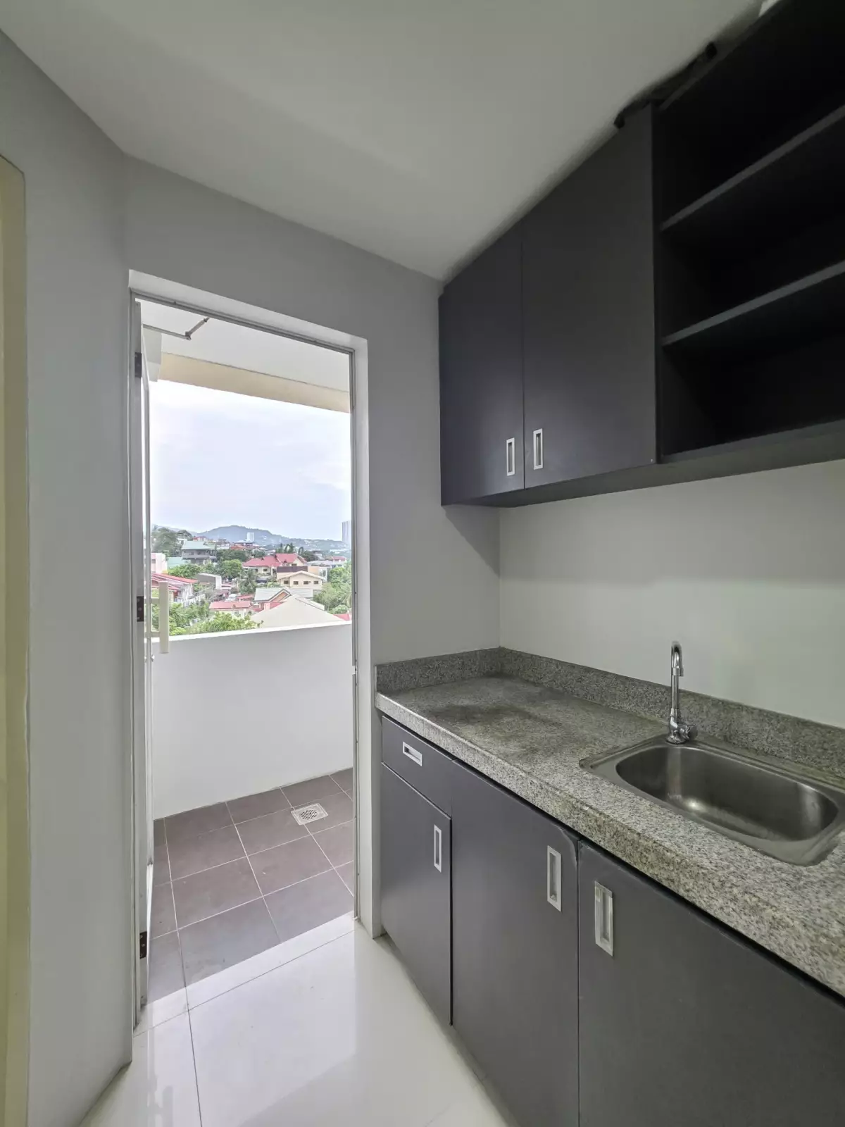 FOR SALE 2.5M : 1BR/PARKING/BALCONY CONDO IN CEBU CITY near Provincial Capitol — 1 Bedroom in Capitol Site, Cebu City, Cebu — Photo 5