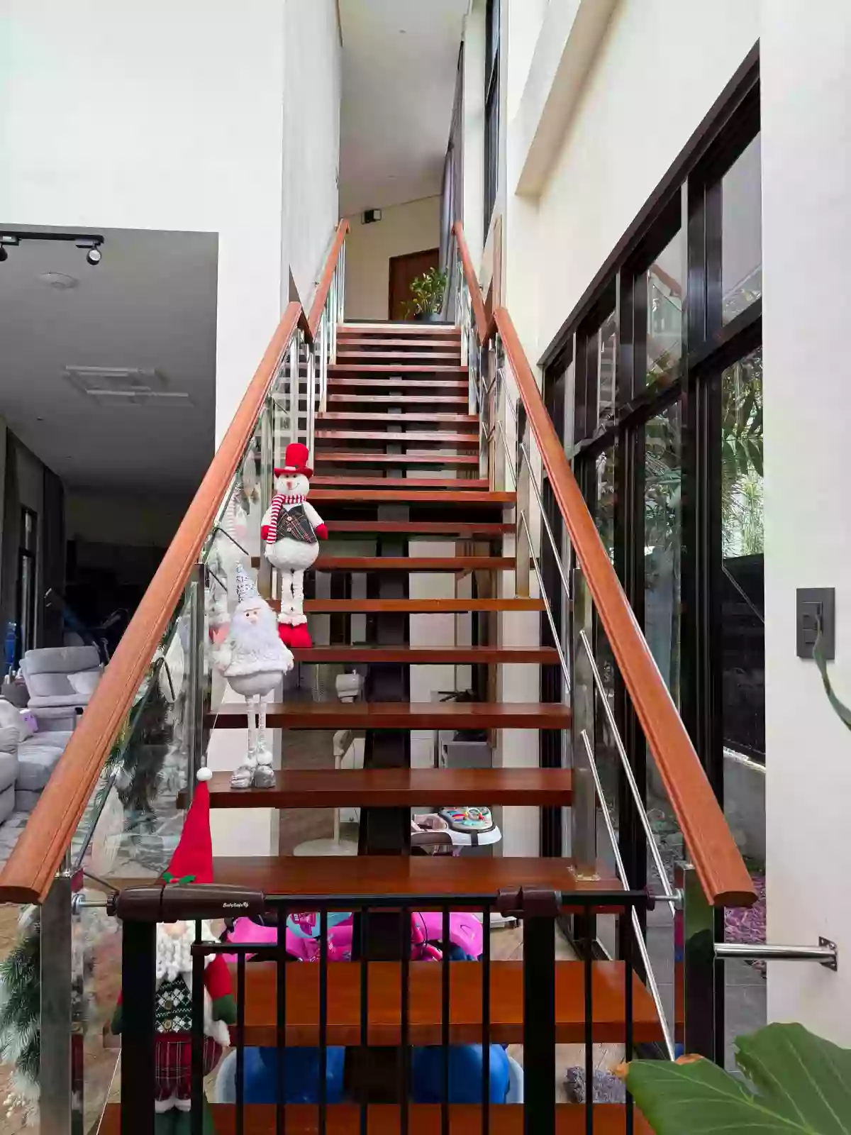 Open photo 16 of 19 — For Sale 5BR House and Lot in Marigondon, Lapu-lapu City — 300 sqm