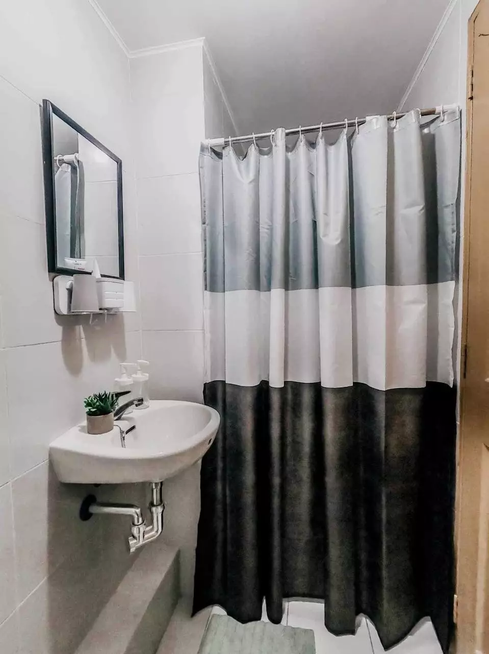 For Sale: 2 Bedroom Condo in Piapi, Dumaguete City — 32 sqm — 2 Bedrooms in Piapi, Dumaguete City, Negros Oriental — Photo 2