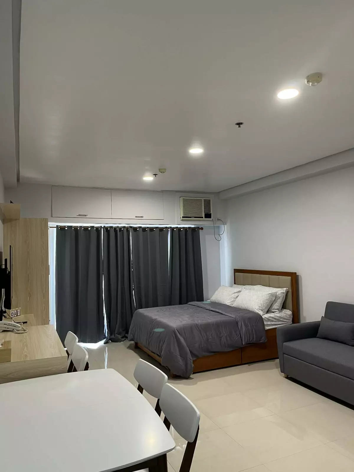 For Rent Spacious studio unit at O Residences — Studio in Mandalagan, Bacolod City, Negros Occidental — Photo 2