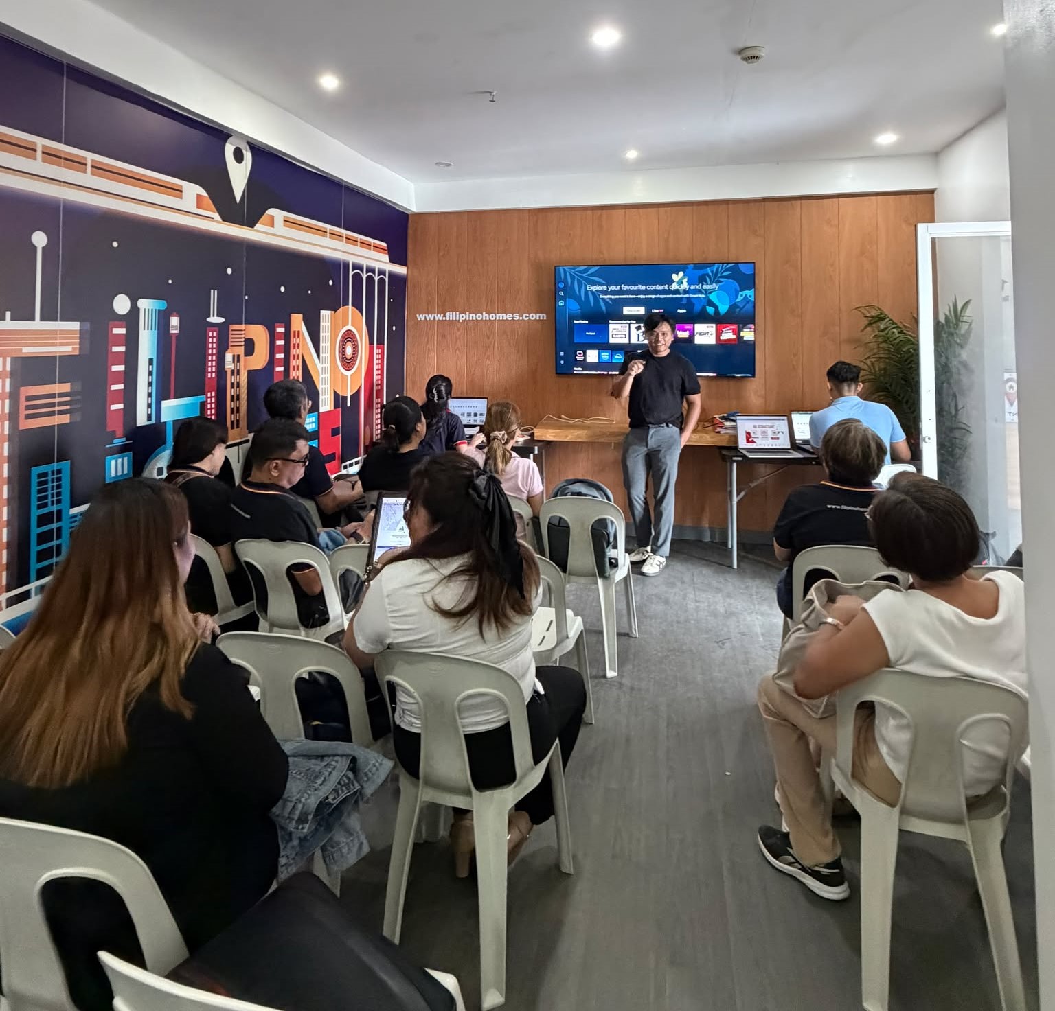Filipinohomes Agents Train to Turn Online Clicks into Sales in Manila