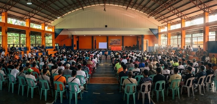 A barangay gathering learning about basic nutrition.