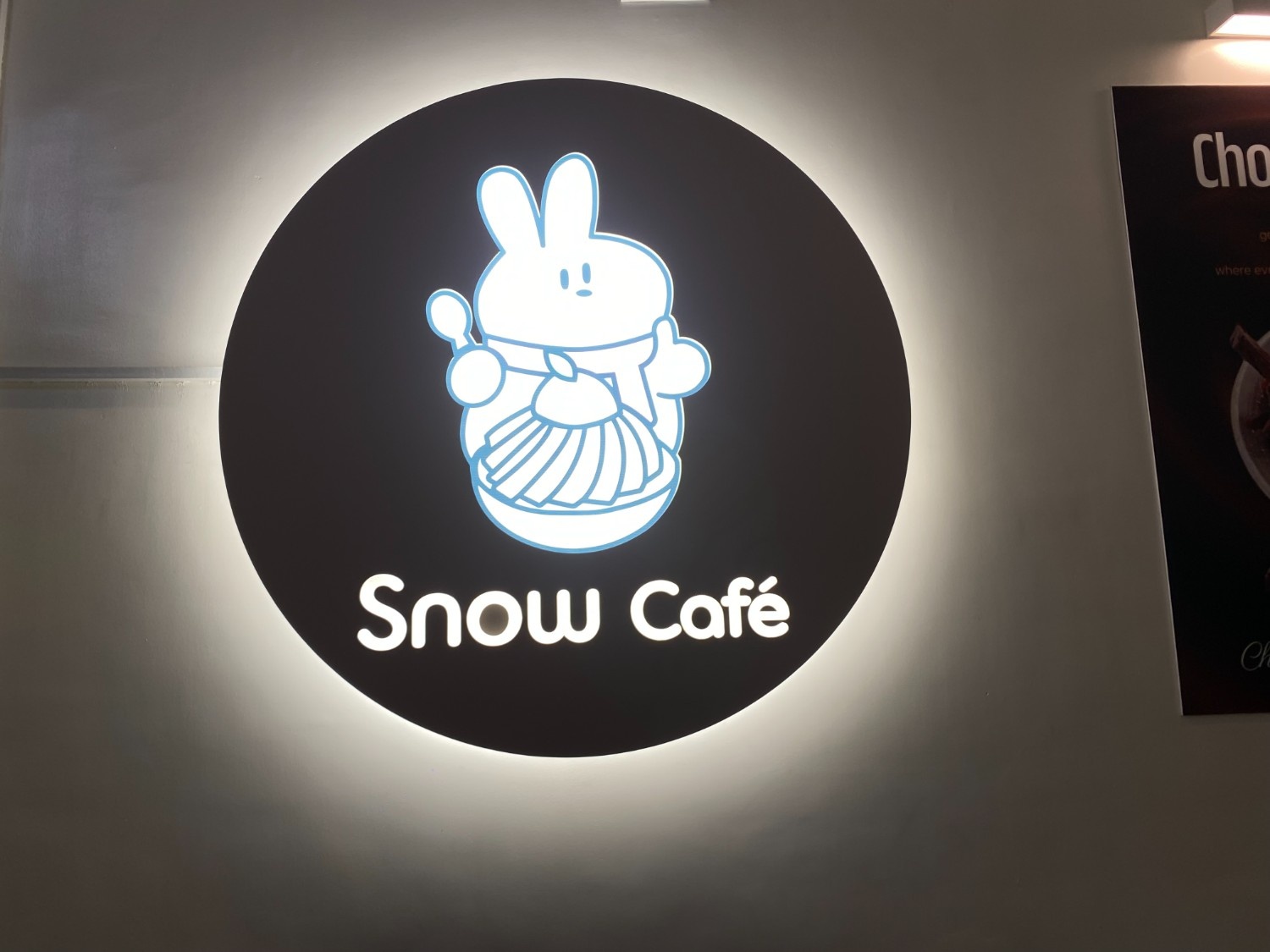 Cool Down by the Channel: Discover the Trending Snow Cafe at Mandani Bay