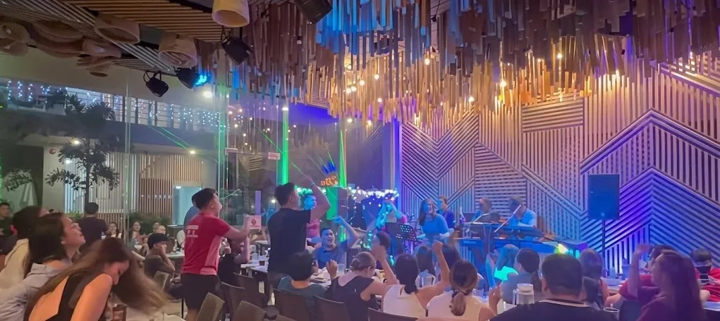 Weekend scene at the lounge.