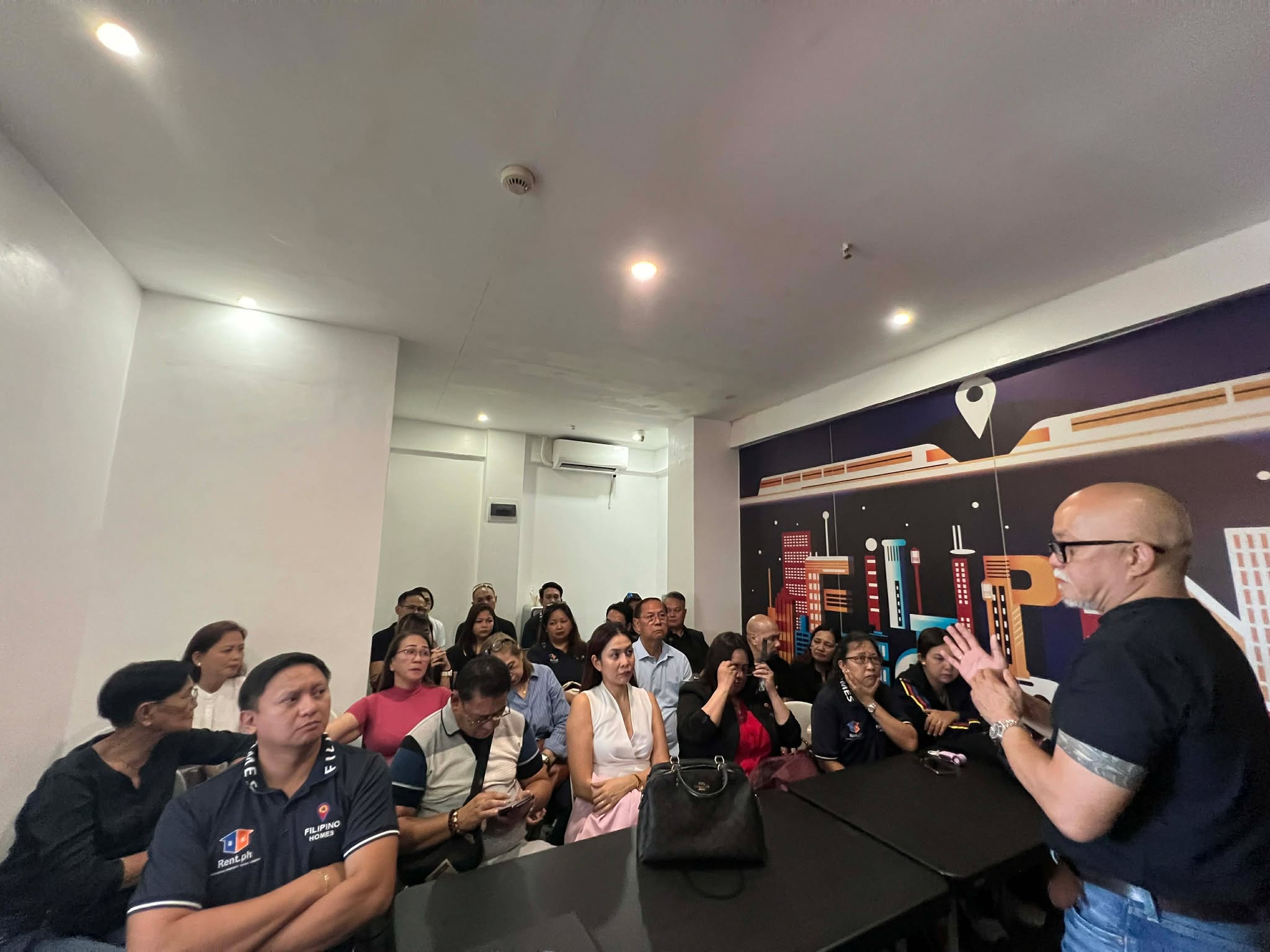 Alejandro Mañalac Leads Luzon Leaders Meeting, and Contract Signing at Filipinohomes Cavite Office