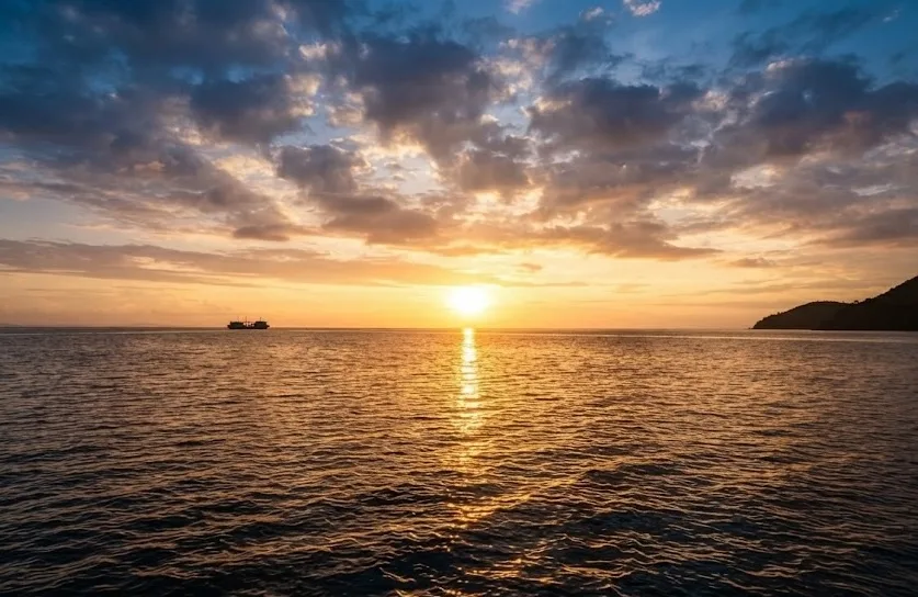 Glistening sunrise with the sea view.