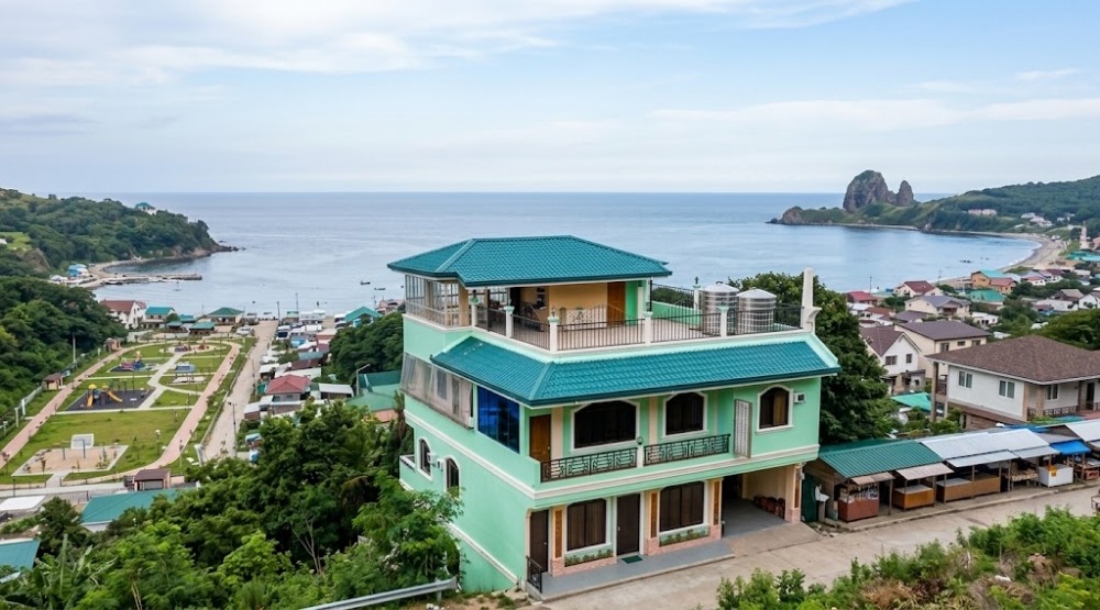 A Budget-Friendly Haven: Divine Castle Travelers Inn in Coron