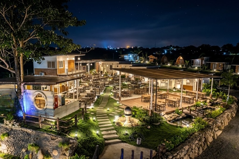 Hillside Dining and Lifestyle Destination