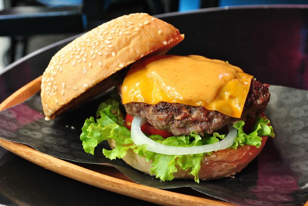 Gourmet burgers at 8 Cuts Burger Blends attract food lovers in BGC