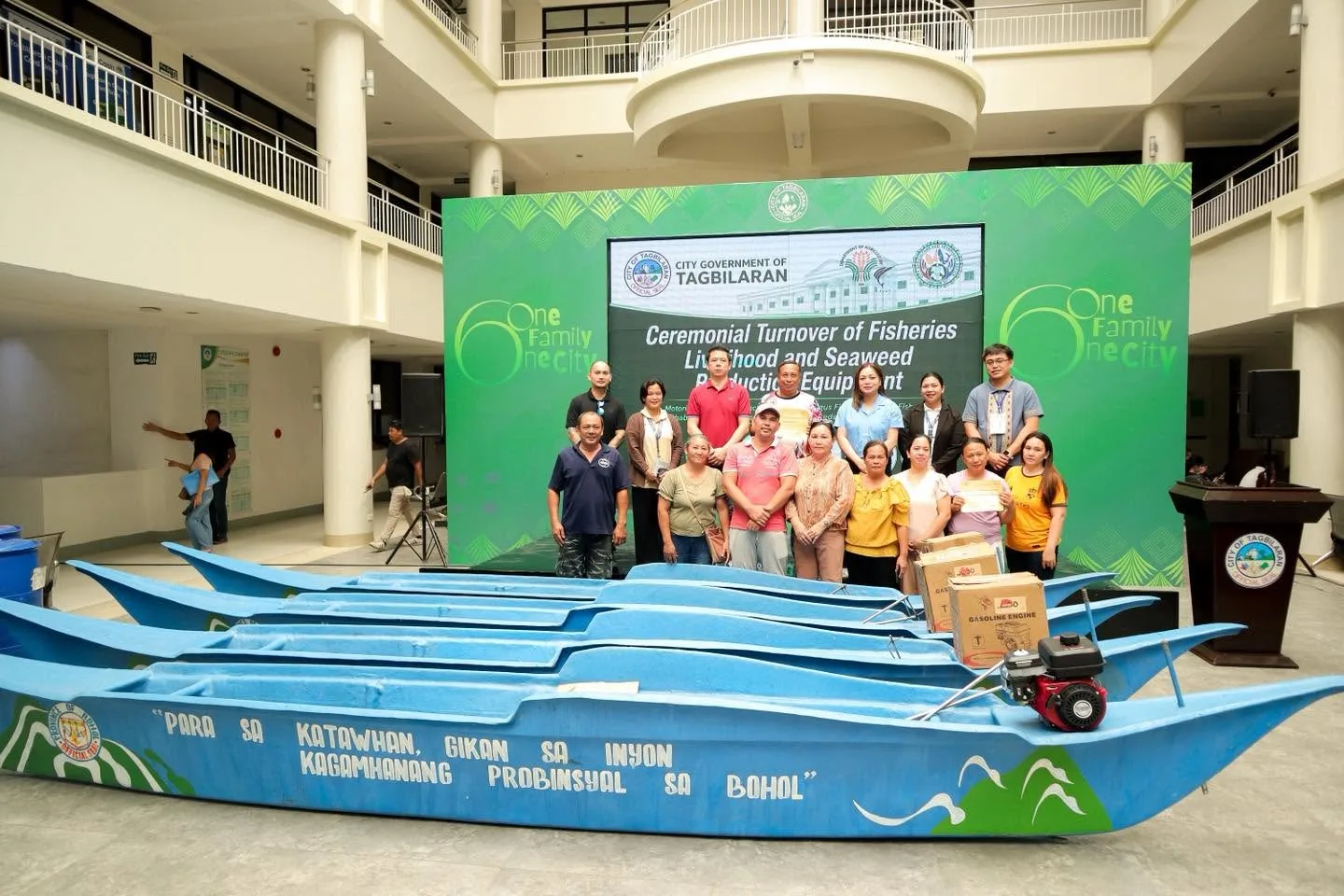 Tagbilaran Fisherfolk Receive Boats, Seaweed Kits for Sustainable Livelihood