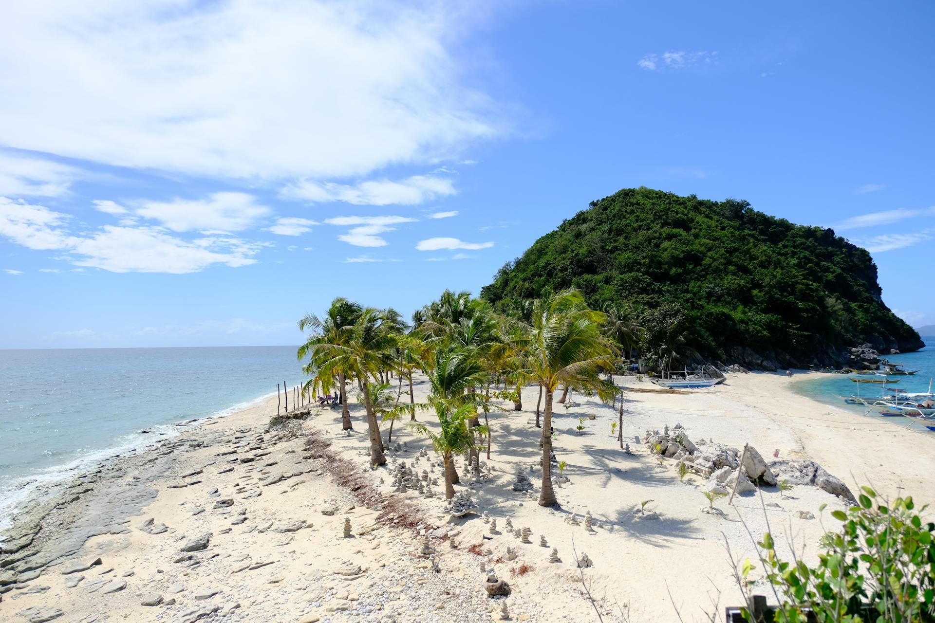 Iloilo’s Islas de Gigantes in 2026: Still the Best Place for Untouched White Beaches, Cliff Dives, and an All‑You‑Can‑Eat Scallop Lunch