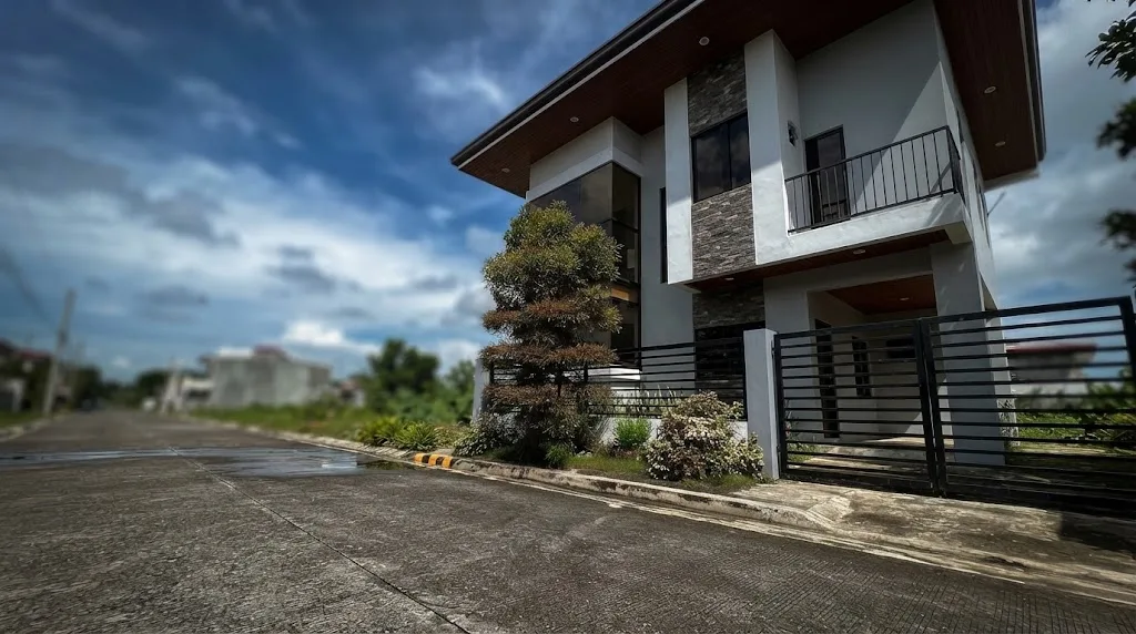 Where School Life Meets Everyday Living: Ozamiz Neighborhoods Near Campuses