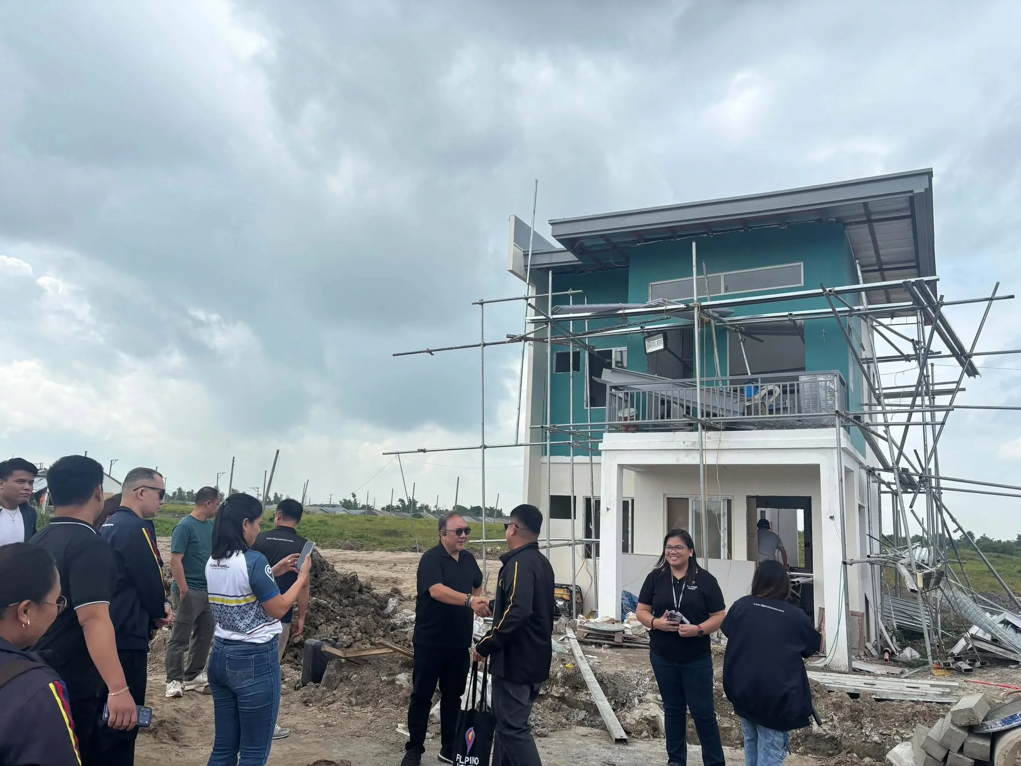 Filipinohomes CEO Anthony Leuterio Inspects Kalea Estates, WeeComm’s Bacolod Expansion