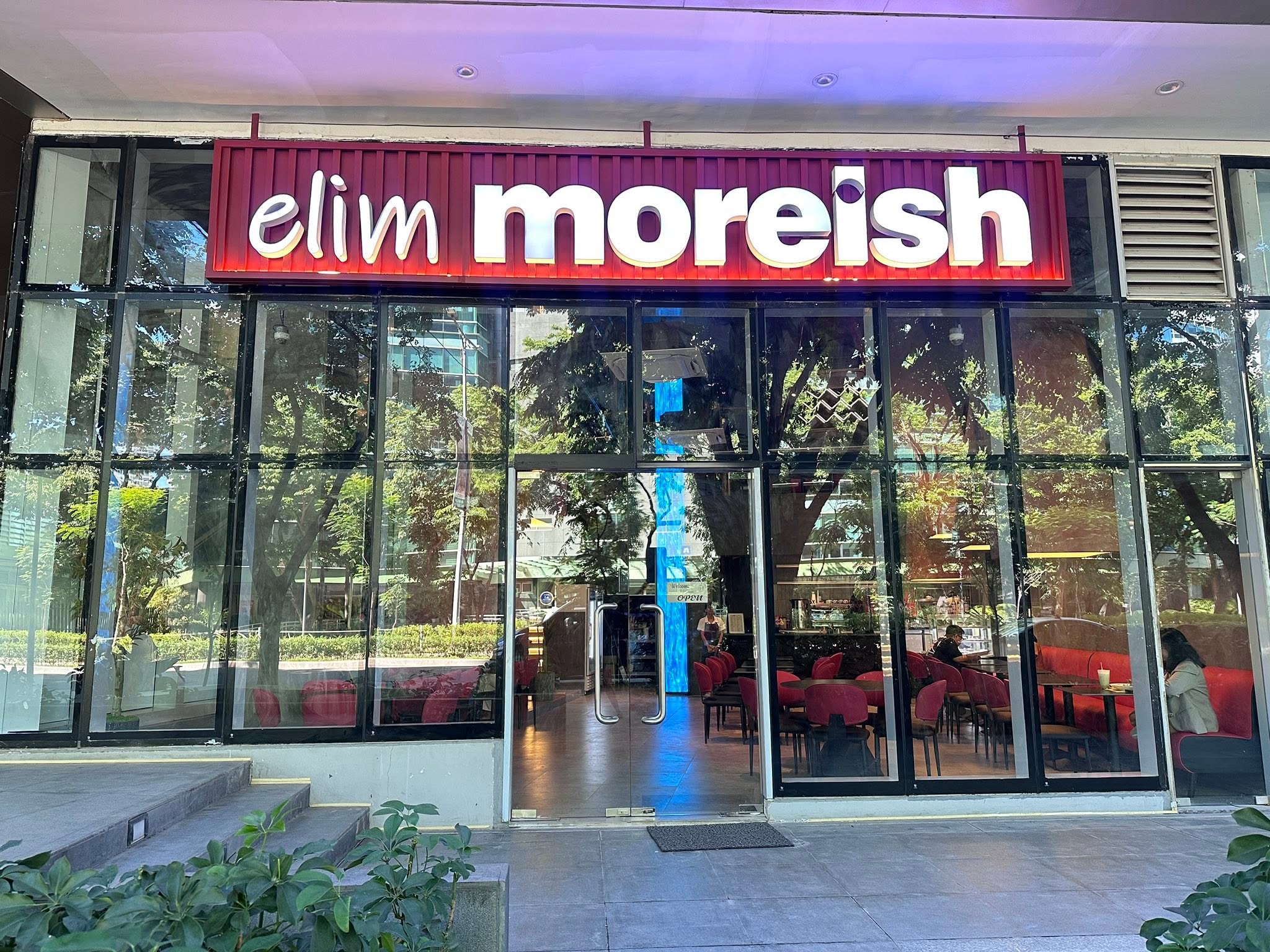 Pastel Perfection: Step Into the Dreamy World of Elim Moreish