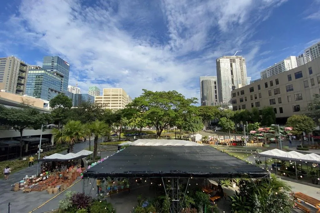 Open-Air Weekend Markets and the Growth of Community-Based Urban Tourism in Bonifacio Global City