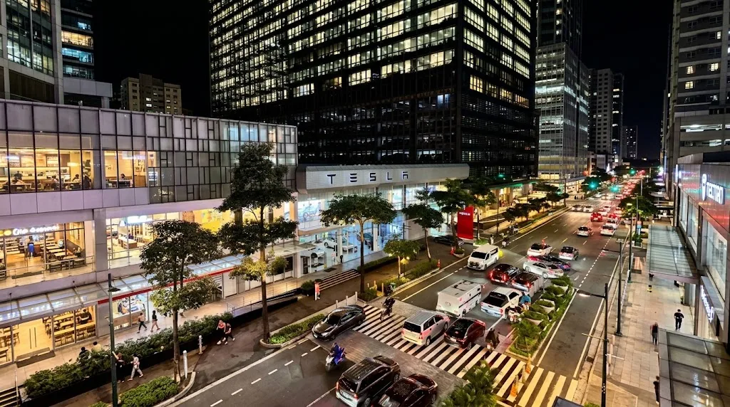 Where Should You Go for a Night Walk in BGC? Discover Uptown Bonifacio