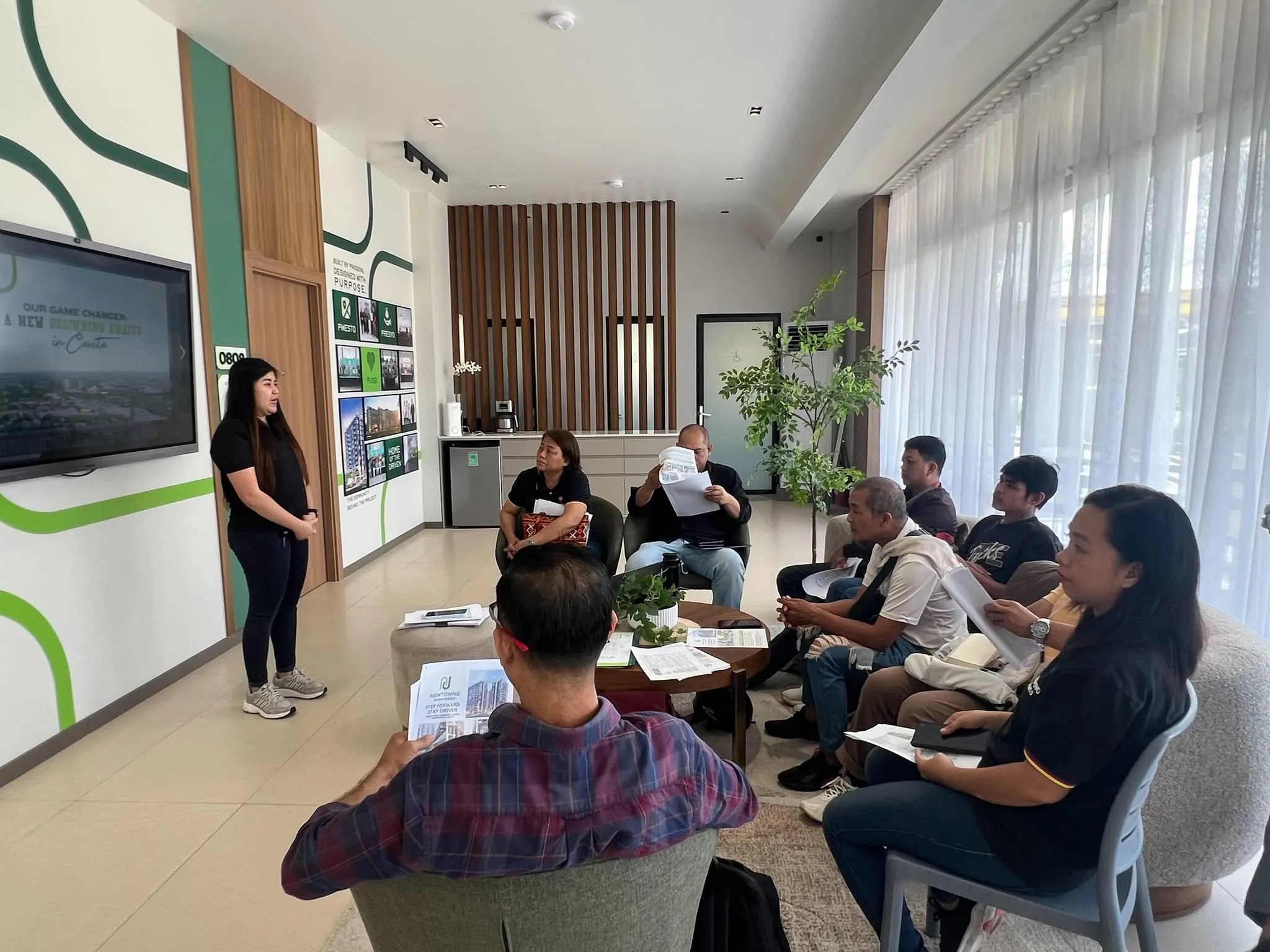 Filipinohomes Trains New Agents at Newtowne Dasmariñas