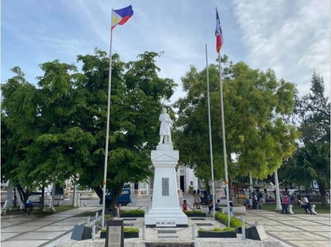Colonial Heritage Walkways and Shaded Community Gatherings in Tagbilaran
